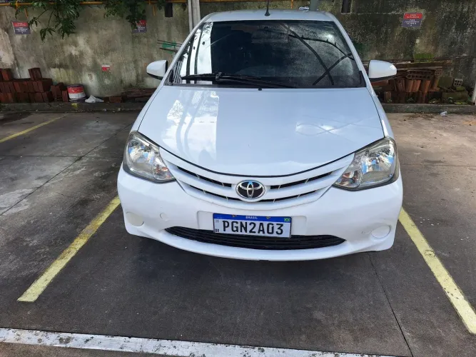 Toyota Etios XS Sedan 1.5 Flex 16V 4P Mec. 2014