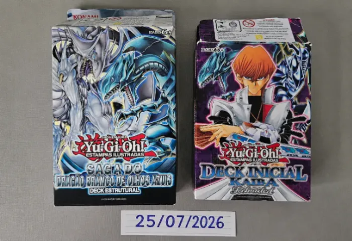 Deck Blue-eyes Dragão Branco de Olhos Azuis e mais lote de cartas total de 368.