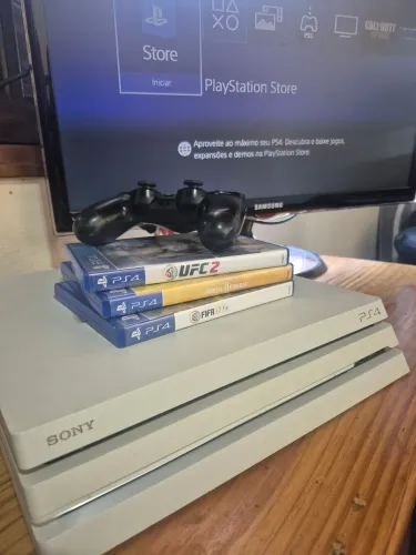 PS4 Pro Sony + 1 Controle Original + 3 Jogos Mídia Física (UFC 2, MK11, FIFA 17)