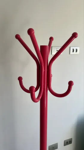 Cabideiro de chão Tok & Stok em ótimo estado