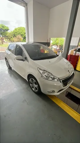 Peugeot 208 Griffe 1.6 Flex 16V 5P Aut. 2014