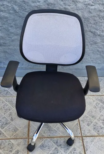 Título:<br>Cadeira de Escritório Giratória Ergonômica Mesh - Base Cromada