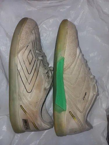 Tênis futsal umbro tamanho 39 forma normal usado