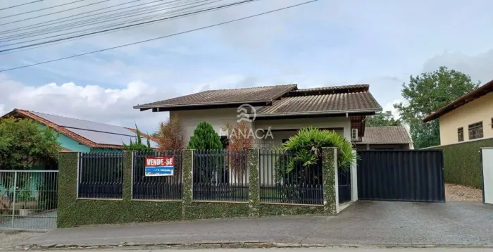 Linda Casa com Piscina e Acesso Privativo para o Rio Barra Velha/SC