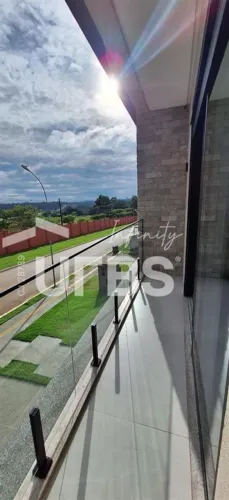 Sobrado à venda com 320m² de área construída, 4 Quartos, sendo 4 suítes no Portal do Sol G