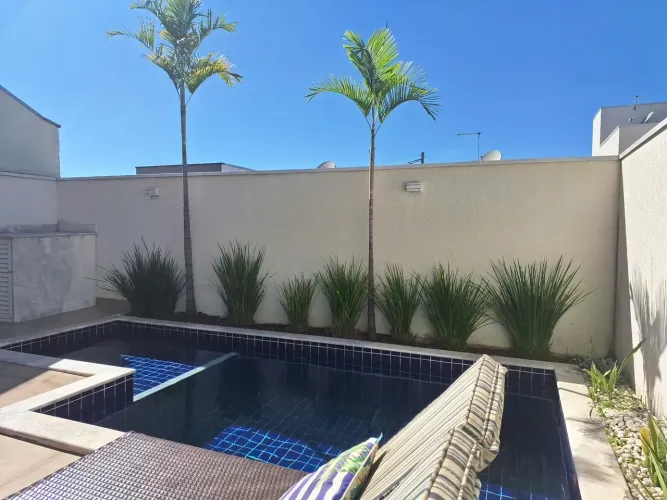 Condomínio Bréscia casa com piscina 3 suítes, espaço gourmet. Varanda com vista aberta. Pl