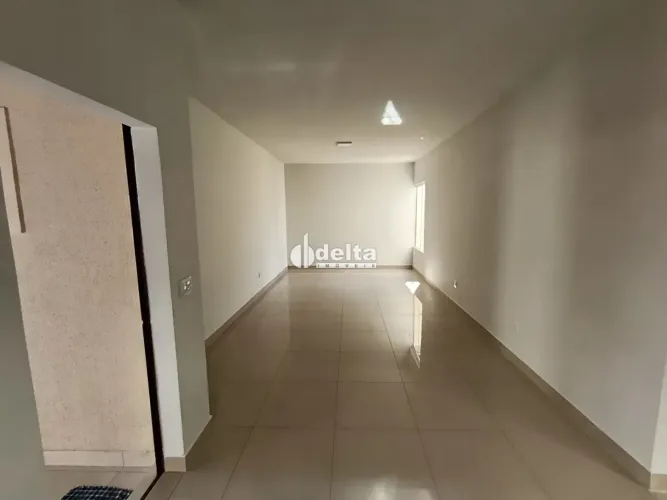 Casa com 5 quarto sendo suíte disponível para venda e locação no bairro Santa Mônica em Ub