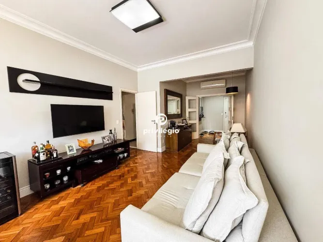 Apartamento reformado em localização privilegiada em Ipanema | 112 m² | 3 quartos | 1 vaga