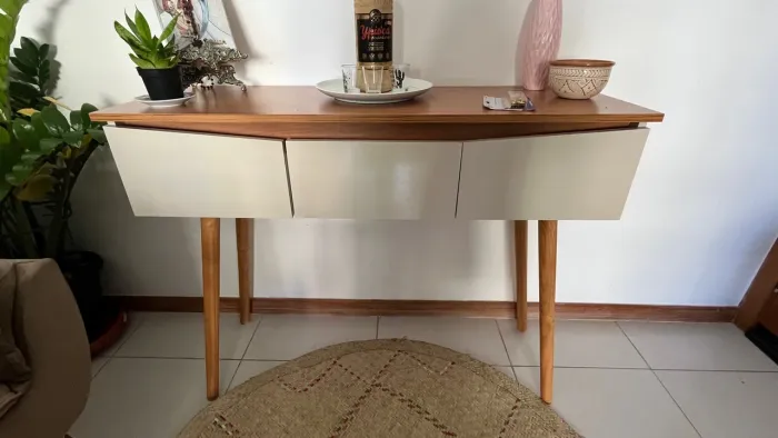 Vendo aparador lindo com 3 gavetas!