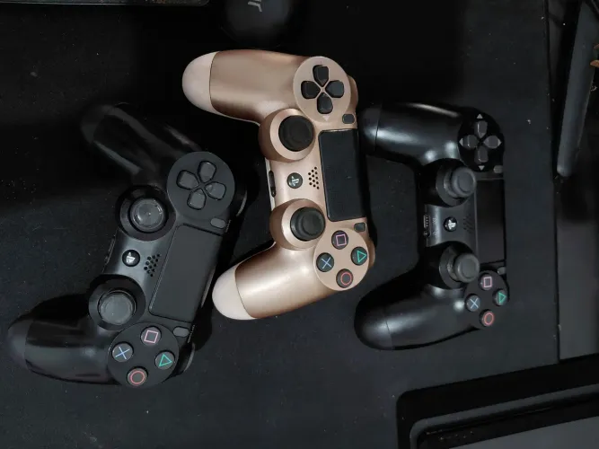 VENDO OU TROCO PS4 SLIM COM 3 CONTROLES ORIGINAIS E 5 JOGOS POR PS5, FACO A VOLTA