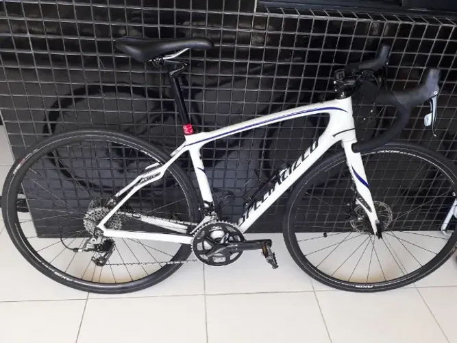Bicicleta Speed Specialized em fibra de carbono