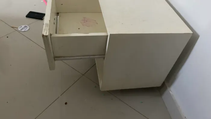 Criado mudo com rodas
