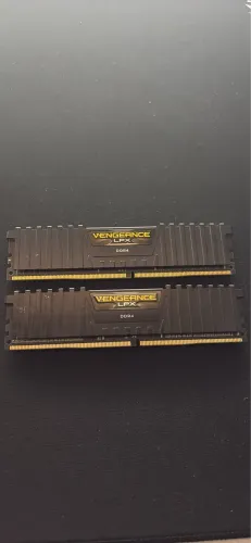 Memoria vengeance 8GB ddr4 2400mhz (duas)