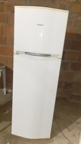 Vendo a geladeira toda boa zap *21