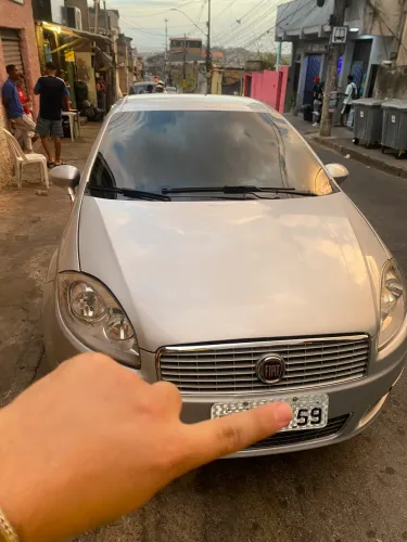 Fiat Linea Essence 1.8 Flex 16V 4P 2013
