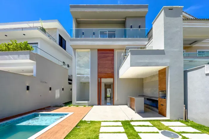 Casa Triplex à Venda com 3 Suítes, Piscina e Espaço Gourmet  Conforto no Riviera Del Sol