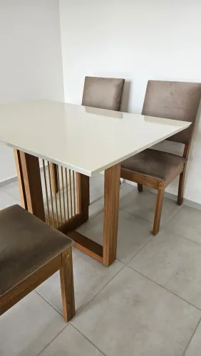 Mesa de Jantar 5 meses de uso