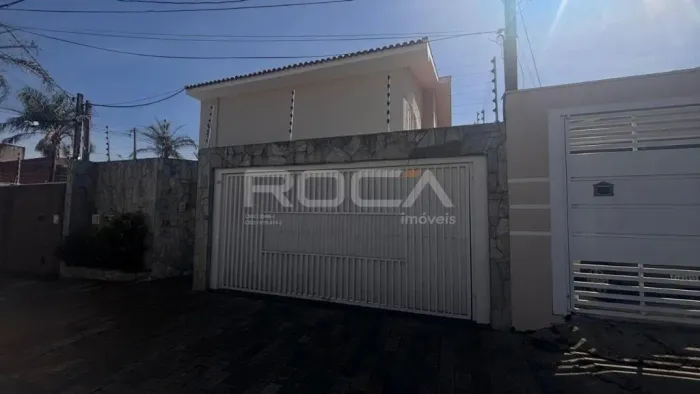 Casa Padrão à Venda em Vila Brasília, São Carlos - 3 Dormitórios, Suíte e Edícula!