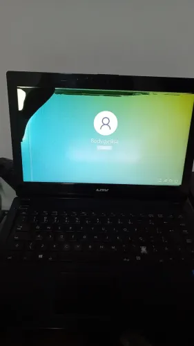 Notebook Lenovo tela trincada 