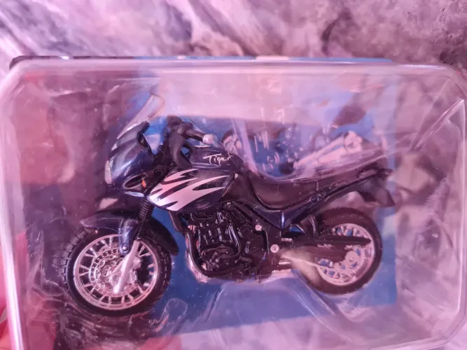 Miniatura moto Tiger. 1:18. Maisto