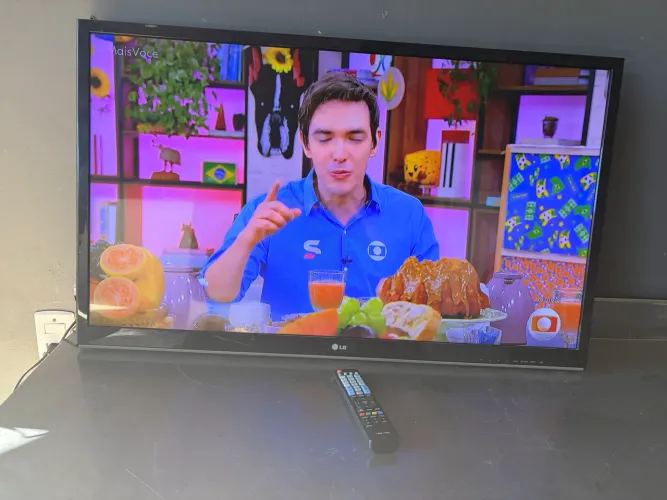 Televisão 45 polegadas possui controle (entrego )