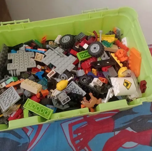 Peças de lego diversas