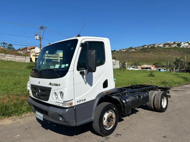Accelo 1016 ano 2018