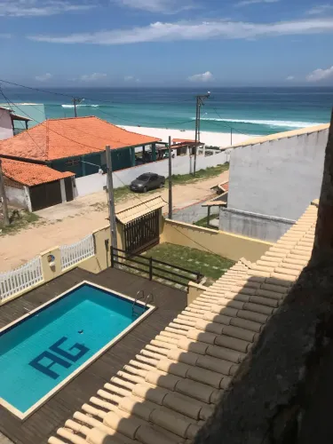 ALUGO CASA POR TEMPORADA FIGUEIRA ARRAIAL DO CABO 4 quartos 2 suítes vista mar piscina  pé