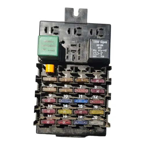 Caixa de fusiveis IVECO TECTOR 240E22 2014