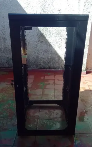 Rack 24U de Piso 570mm