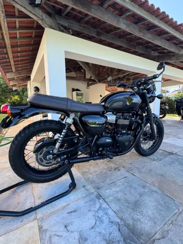 Triumph Bonneville All Black