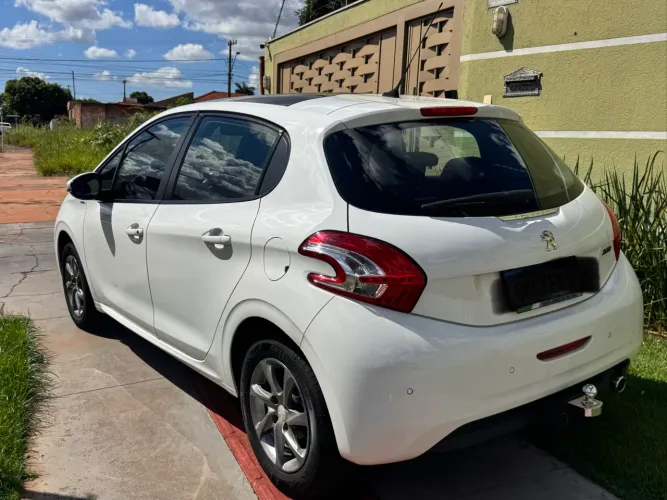 Peugeot 208 Allure 1.6 Flex 16V 5P Aut. 2016