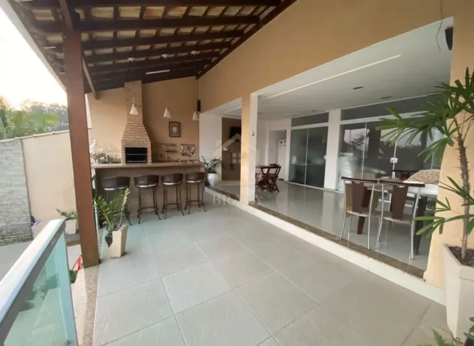Casa de 200m² com Piscina e Área Gourmet no Jardim Belvedere