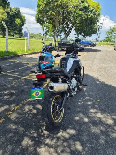 Moto impecável