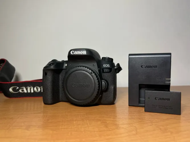 Câmera Canon EOS 77D - Perfeito estado | R$ 3.200