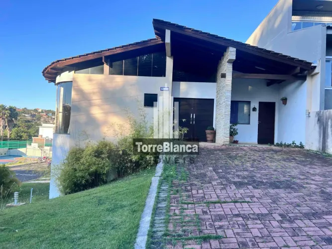 Sobrado à Venda, 3 quartos sendo 1 suíte master, 4 vagas, Condomínio Parque dos Franceses