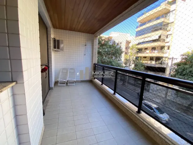 SEU NOVO LAR NA TIJUCA! ESTE APARTAMENTO Á VENDA NA RUA DOUTOR SATAMINI OFERECE VARANDA, 3