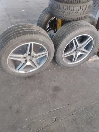 Vendo pneus com rodas da Amarok