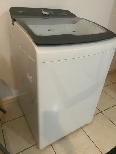 Vende-se Máquina de Lavar 12 Kg