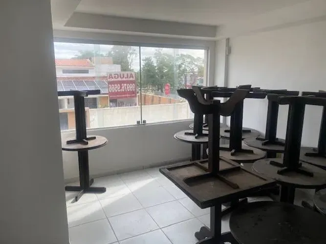 Sala comercial no bairro dos Ipês.