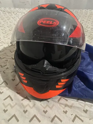 Vendo capacete da marca PEELS