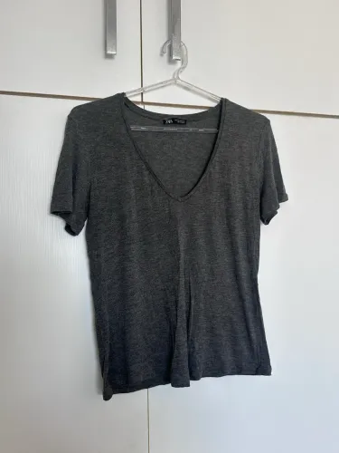 camiseta feminina - zara - tamanho p