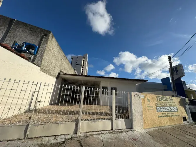 Imóvel à venda, disponivel para residencia ou comércio. Excelente localização.