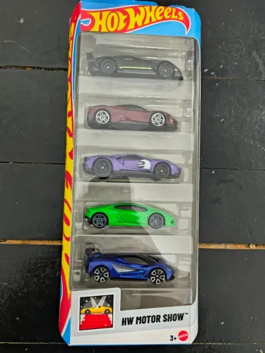 Hotwells Motor Show, Aston Martin Vulcan, Ferrari SF90 Stradale, 17 Ford GT, Lamborgui