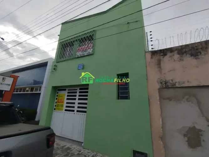 CASA COMERCIAL NA REGIÃO CENTRO-NORTE