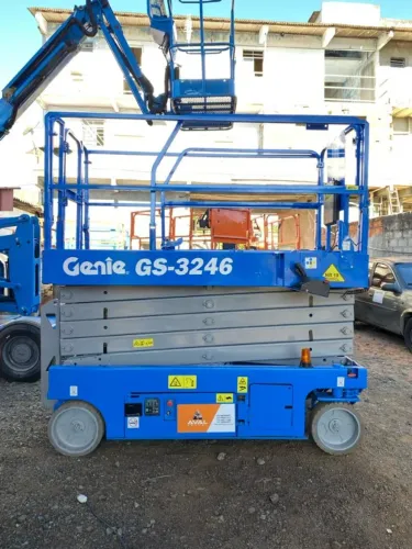 Plataforma elevatória tesoura GS-3246, seminova, ano 2013, toda operacional