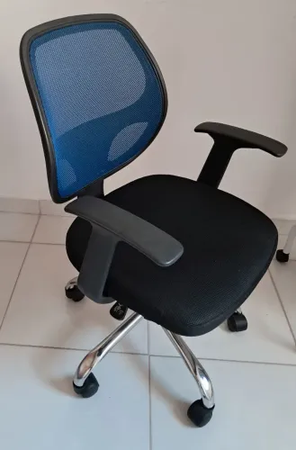 Cadeira de Escritório Ergonômica Giratória
