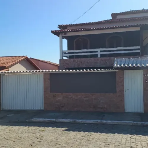Casa duplex, 4 qts (suiíte) em local privilegiado, a 80m da praia