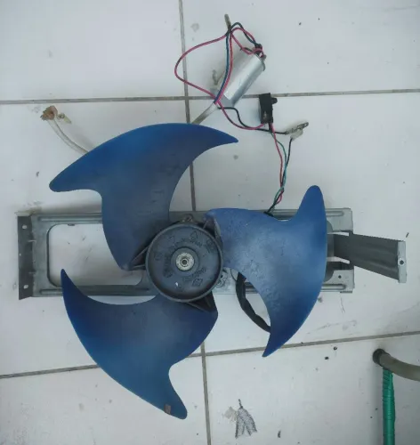 Ventilador completo condensadora 12.000btus funciona perfeitamente.