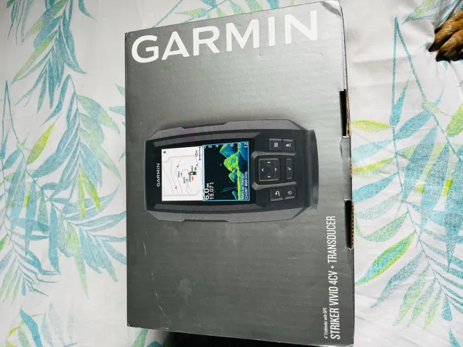 Vende-se sonar gps striker vivid 4cv tranducer novo sem uso